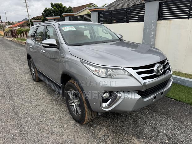 Toyota Fortuner 2.7 AWD 2017 Silver