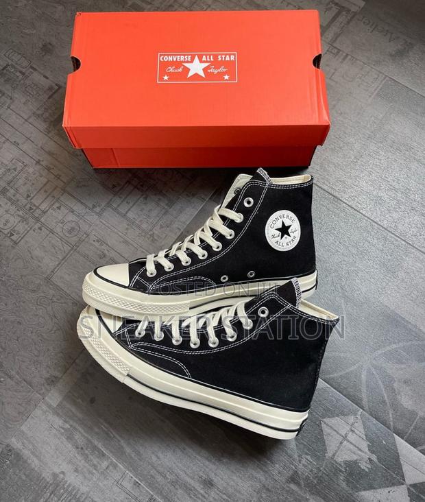Converse Chuck Taylor 70 High Tops · Photo 3