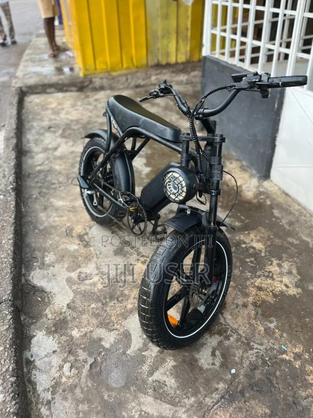 Titan 2023 Black · Photo 2
