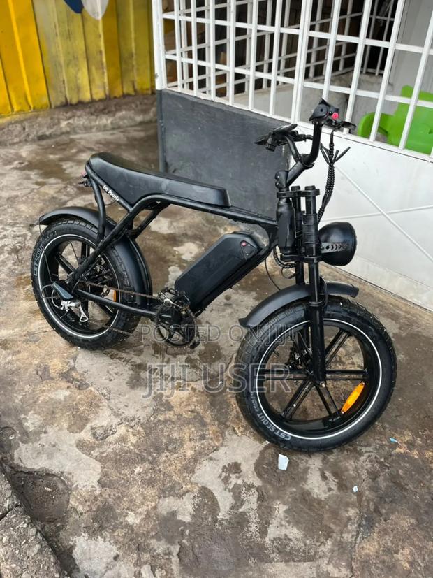 Titan 2023 Black · Photo 3