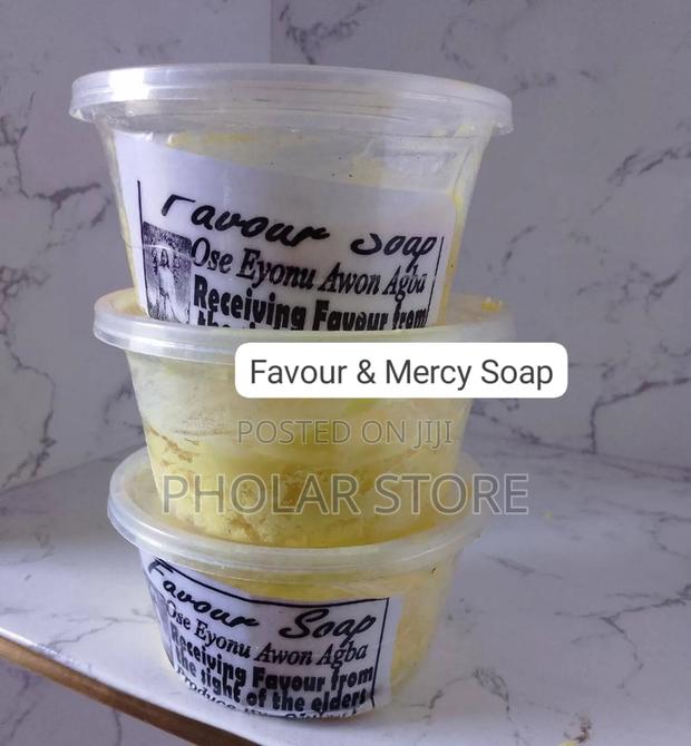 Favour Plastic Soap · Photo 2