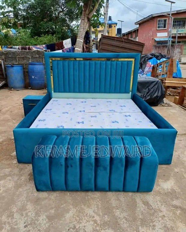 King Size Bed Frame With One Drawer and Ottoman · Photo 2