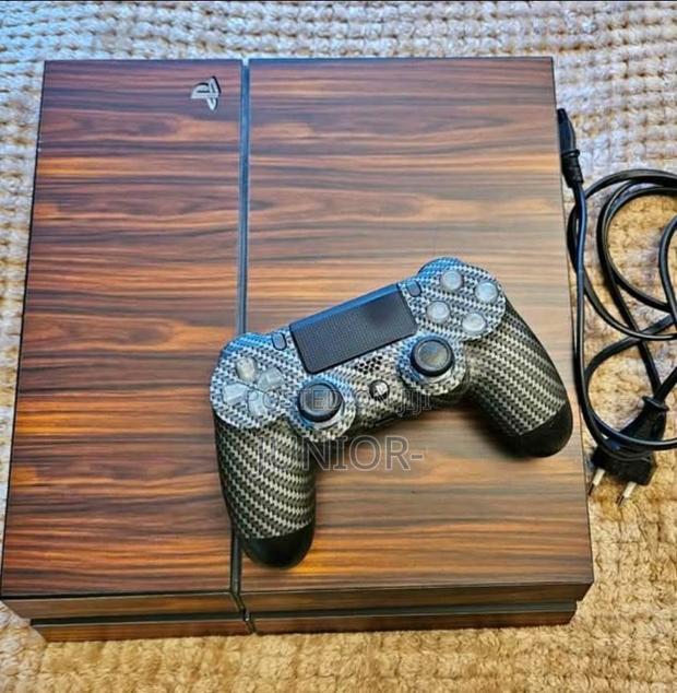 Play Station 4 (Jailbreak) 2 Pads FC27 and 10 More Games · Photo 2