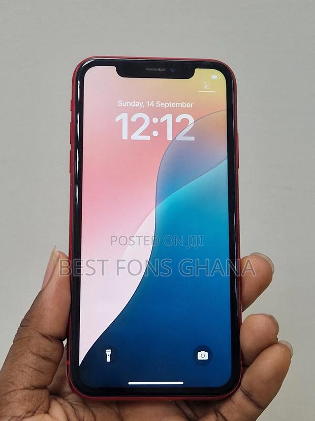 Apple iPhone XR 128 GB Red photo 2
