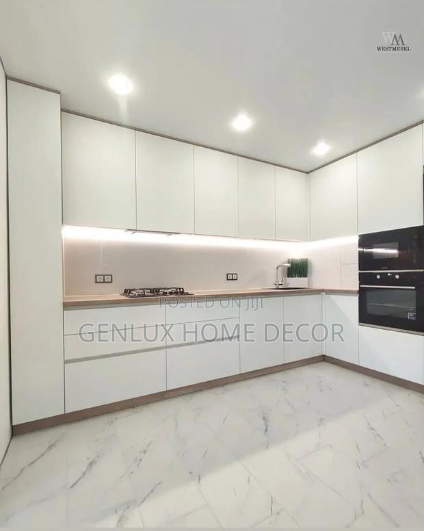 High-Gloss Kitchen Cabinets · Photo 2