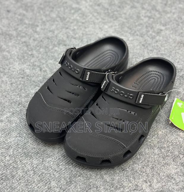 Casual Crocs Slides Black · Photo 4