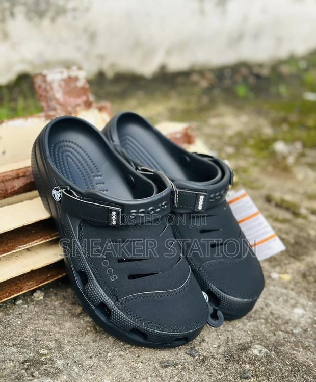 Casual Crocs Slides Black · Photo 3