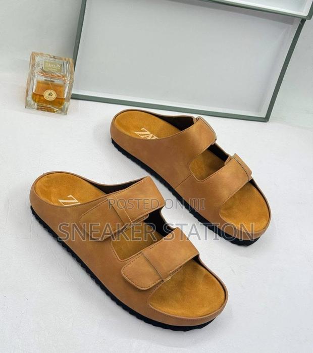 Authentic Zara Men’S Slides · Photo 4