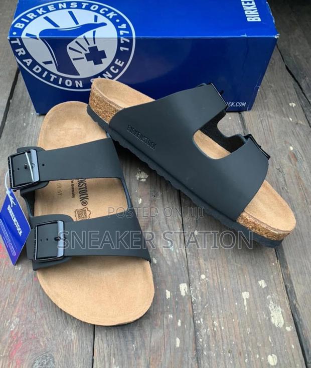 Black Birkenstock Arizona Slides · Photo 4