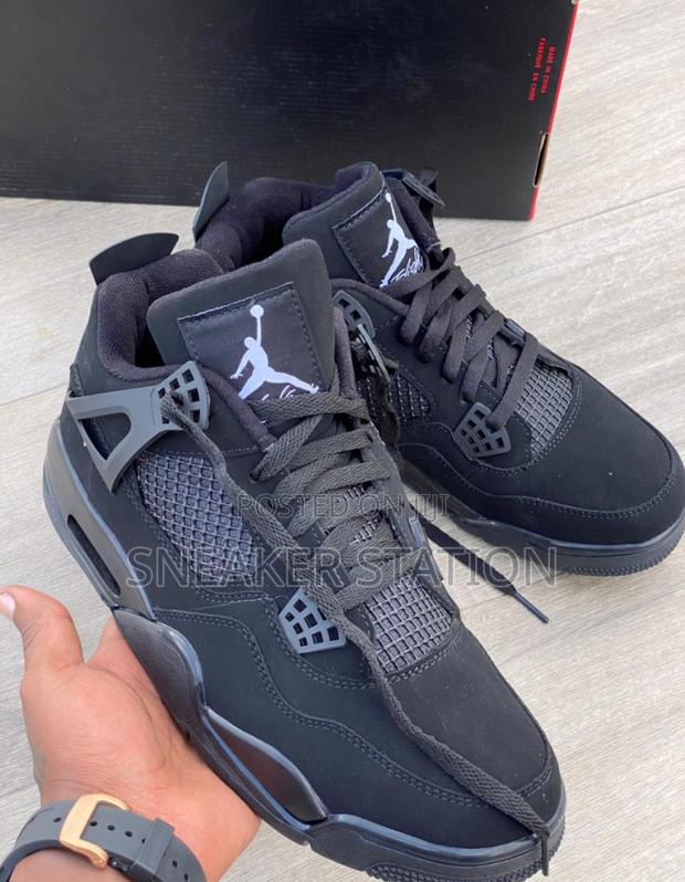 Air Jordan 4 Black Cat Available · Photo 4