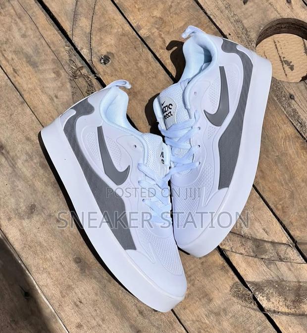 Original Nike React Sneakers White · Photo 3