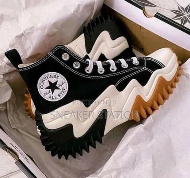 Converse Run Star High Tops Sneaker · Photo 3