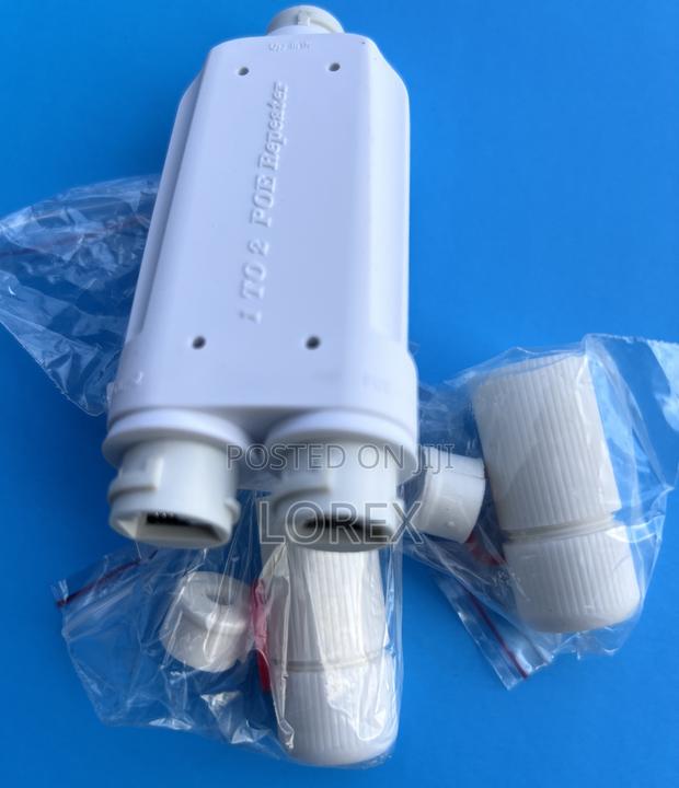 Poe Repeater Extender 1 in 2out · Photo 4