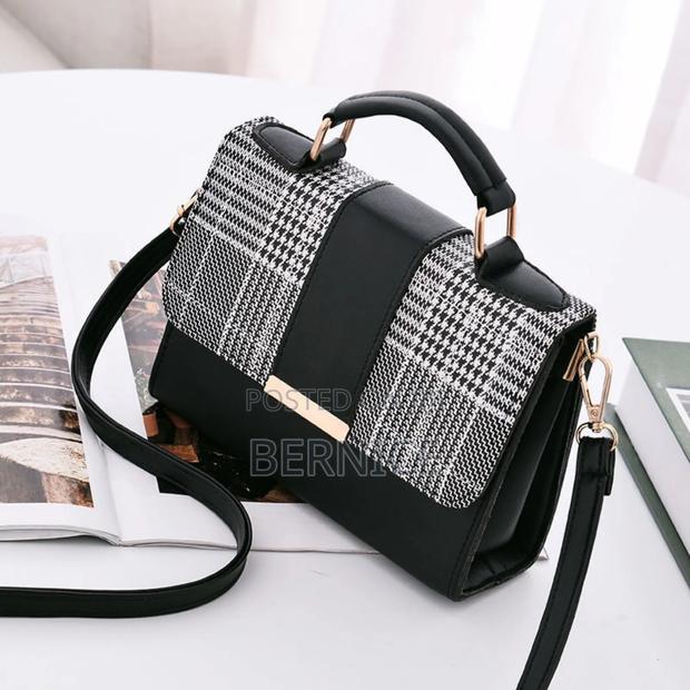 Versatile Multicolor Stylish Handbag for Every Occasion photo 2