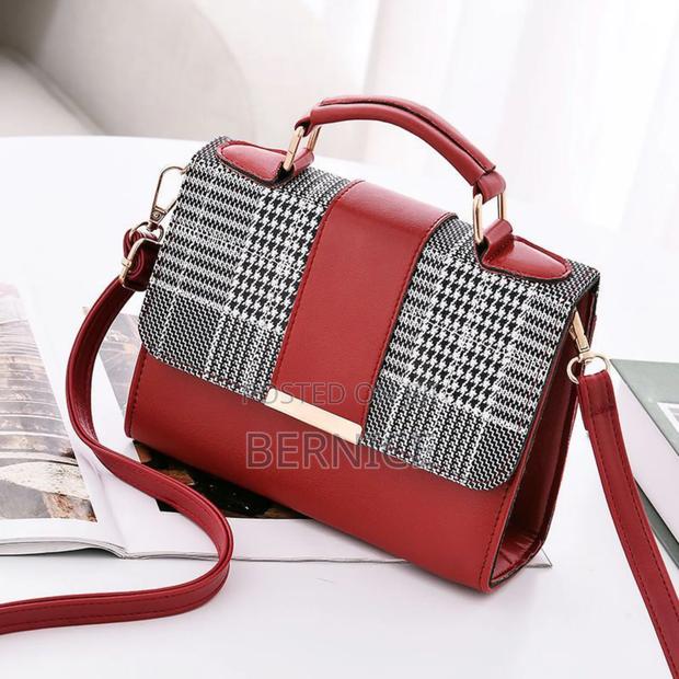 Versatile Multicolor Stylish Handbag for Every Occasion photo 3