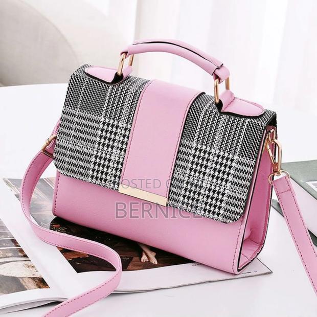 Versatile Multicolor Stylish Handbag for Every Occasion photo 4