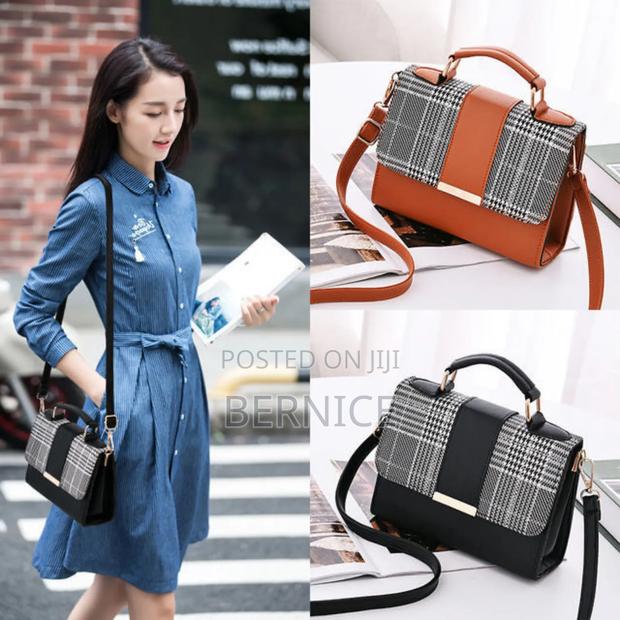 Versatile Multicolor Stylish Handbag for Every Occasion photo 6