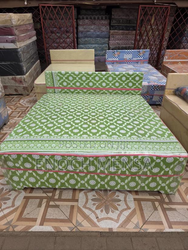 Queen Size Bed Complete · Photo 3