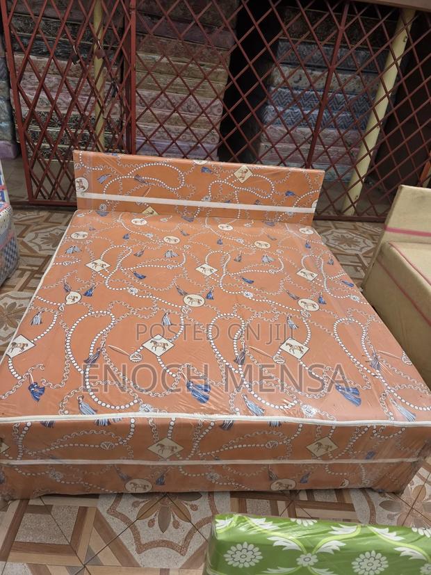 Queen Size Bed Complete · Photo 4