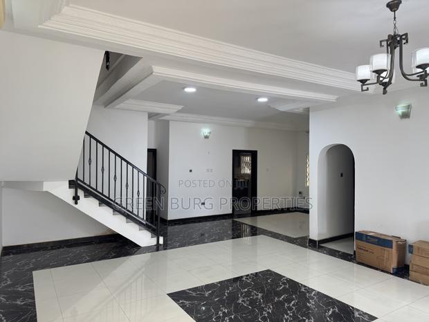 4bdrm Townhouse / Terrace in Cantonments for rent photo 3