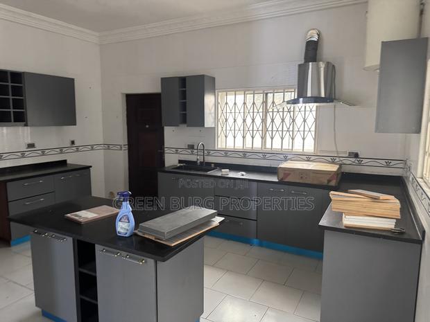 4bdrm Townhouse / Terrace in Cantonments for rent photo 5