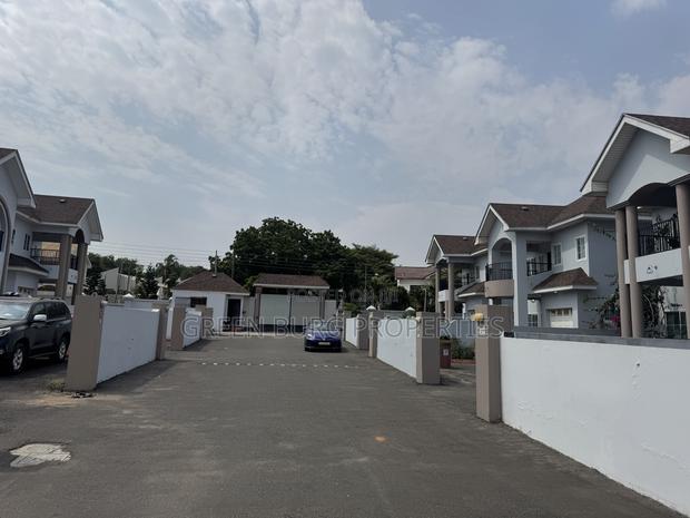4bdrm Townhouse / Terrace in Cantonments for rent photo 15