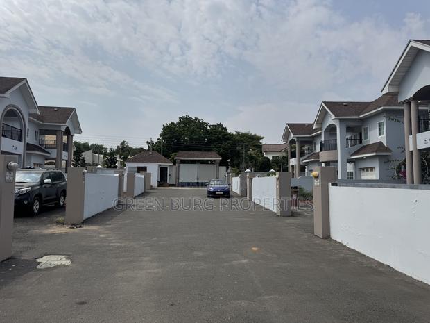 4bdrm Townhouse / Terrace in Cantonments for rent photo 14