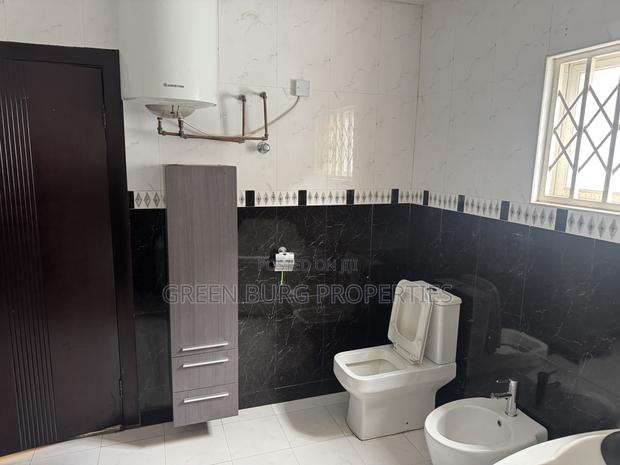 4bdrm Townhouse / Terrace in Cantonments for rent photo 8
