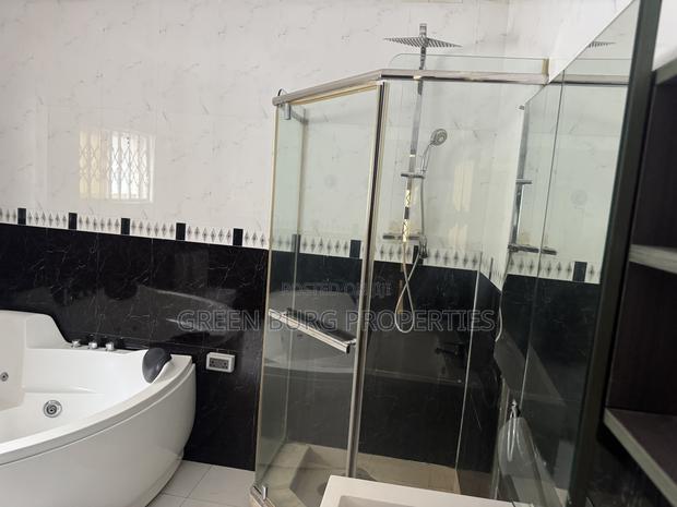4bdrm Townhouse / Terrace in Cantonments for rent photo 9