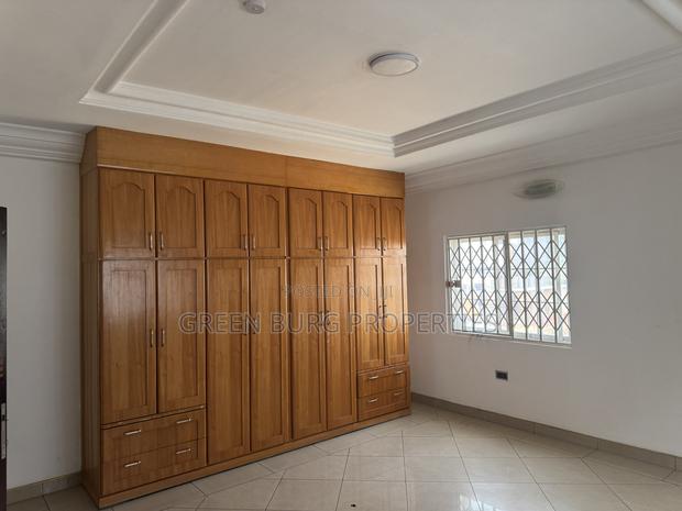 4bdrm Townhouse / Terrace in Cantonments for rent photo 11