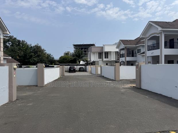 4bdrm Townhouse / Terrace in Cantonments for rent photo 12