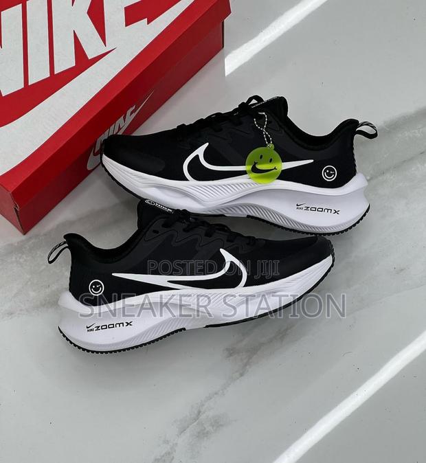 Nike Zoom Runner Black/White · Photo 3