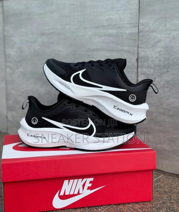 Nike Zoom Runner Black/White · Photo 4