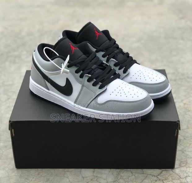 Air Jordan 1 Low Light Smoke Grey · Photo 3