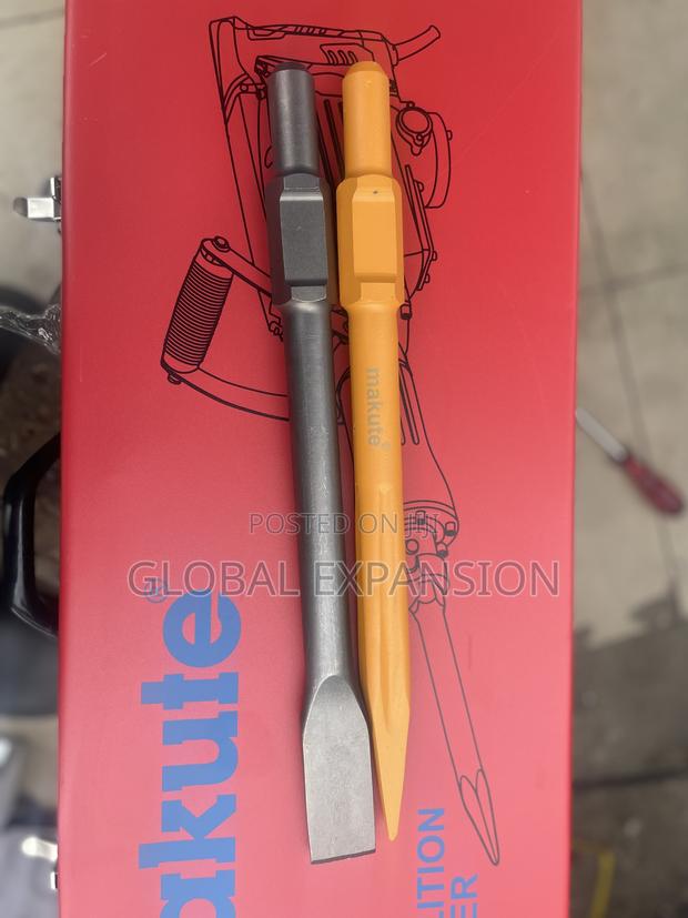 Flat N Pointed Chisel for Sale · Photo 1