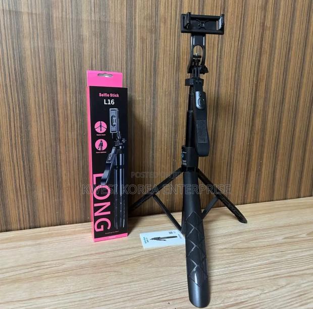 L16 Tripod Stand and Selfie Stick · Photo 4