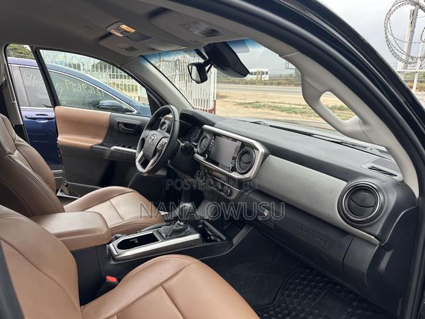 Toyota Tacoma Limited Double Cab 5' Bed V6 AT 2023 Black photo 4