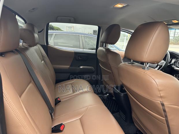 Toyota Tacoma Limited Double Cab 5' Bed V6 AT 2023 Black photo 3