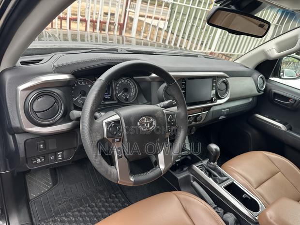 Toyota Tacoma Limited Double Cab 5' Bed V6 AT 2023 Black photo 6