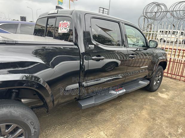 Toyota Tacoma Limited Double Cab 5' Bed V6 AT 2023 Black photo 5