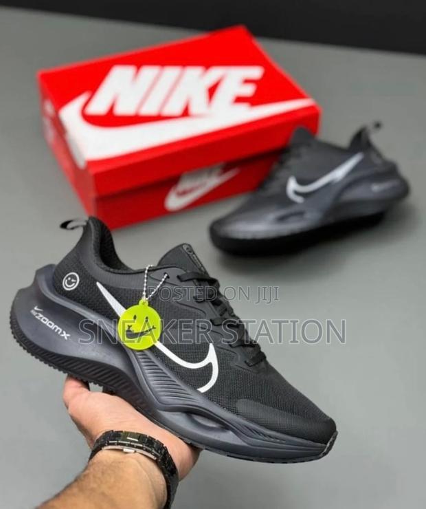 Nike Zoom X Smile Black Runner · Photo 4