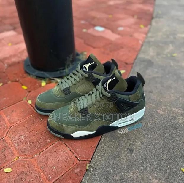 Air Jordan Retro 4 Craft Olive · Photo 4