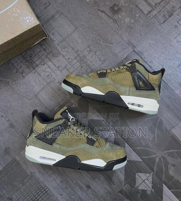 Air Jordan Retro 4 Craft Olive · Photo 3