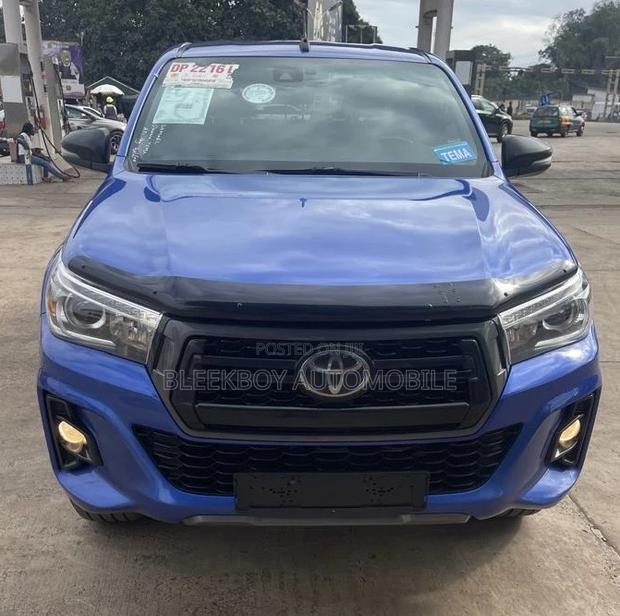 Toyota Hilux 2021 Blue
