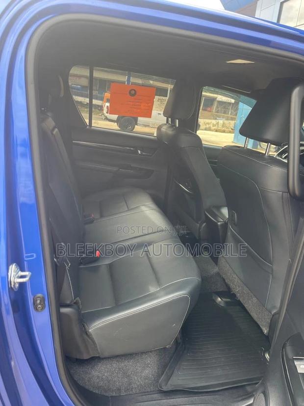 Toyota Hilux 2021 Blue photo 7