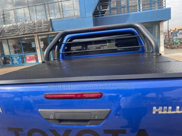 Toyota Hilux 2021 Blue photo 5