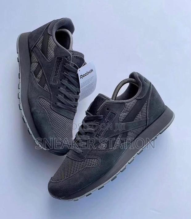 Reebok Classic Sneaker Available · Photo 4
