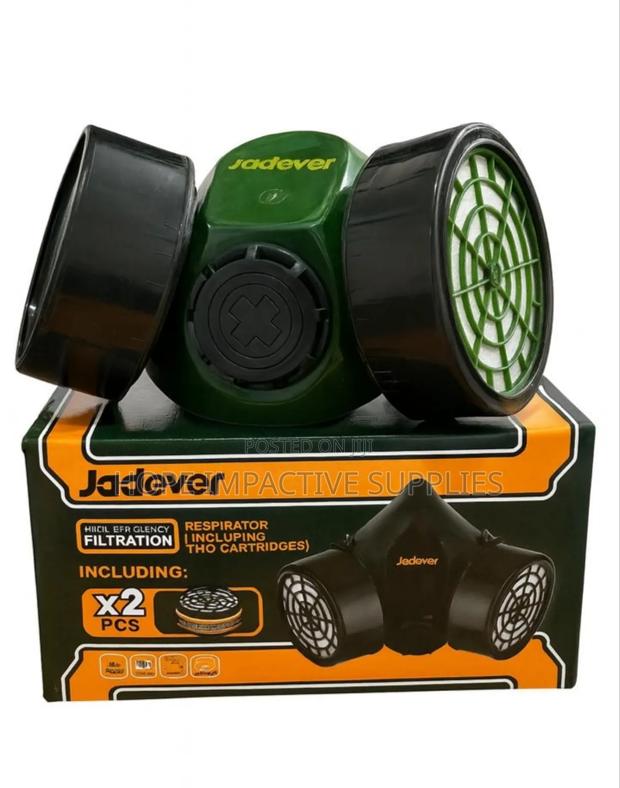 Quality Chemicals Respirator With 2 Cartridges. · Photo 2