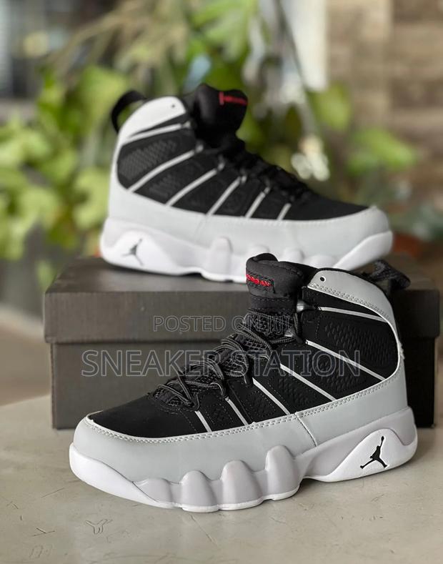 Air Jordan Retro 9 Particle Grey · Photo 3
