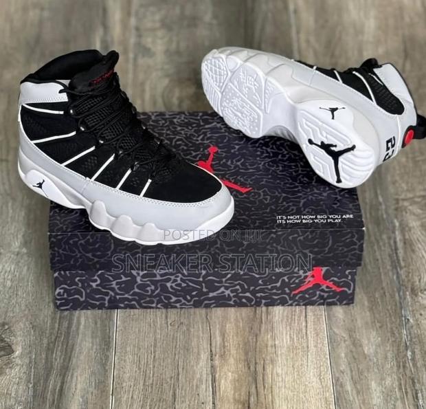Air Jordan Retro 9 Particle Grey · Photo 4